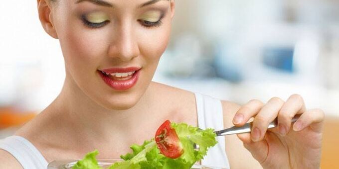 manger une salade de légumes pour maigrir