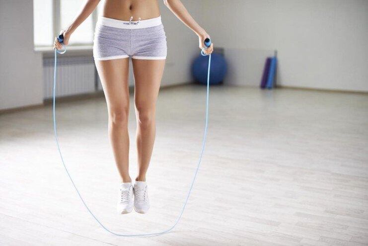 exercices de corde pour minces côtés et abdomen