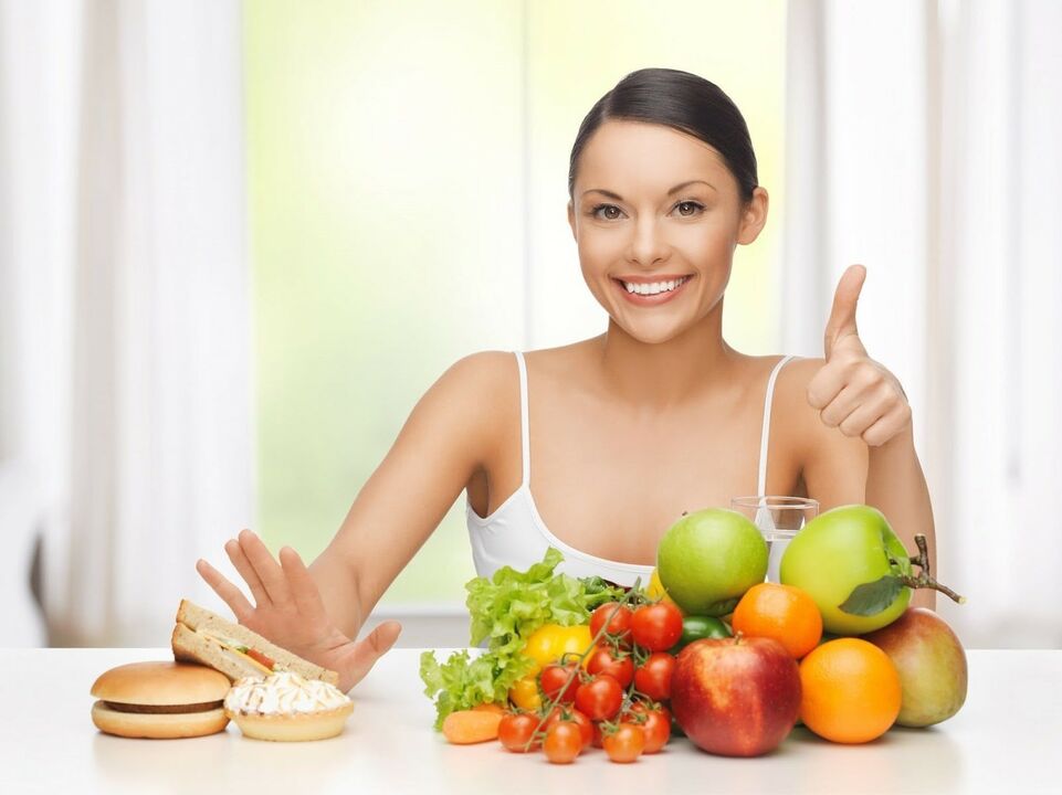 Les légumes et les fruits sont préférables à la confiserie avec une nutrition adéquate. 